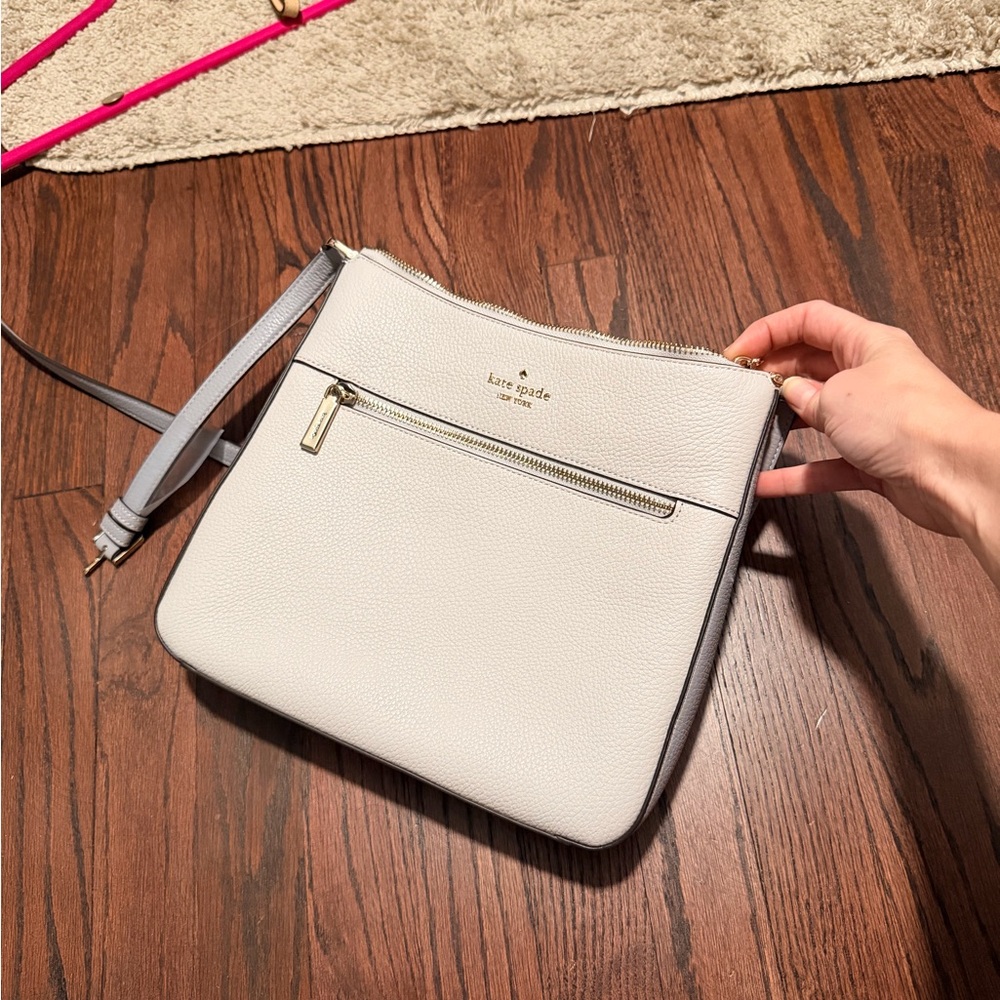 Brand new Kate spade New York Pebbled Leather Crossbody Bag in Light Gray